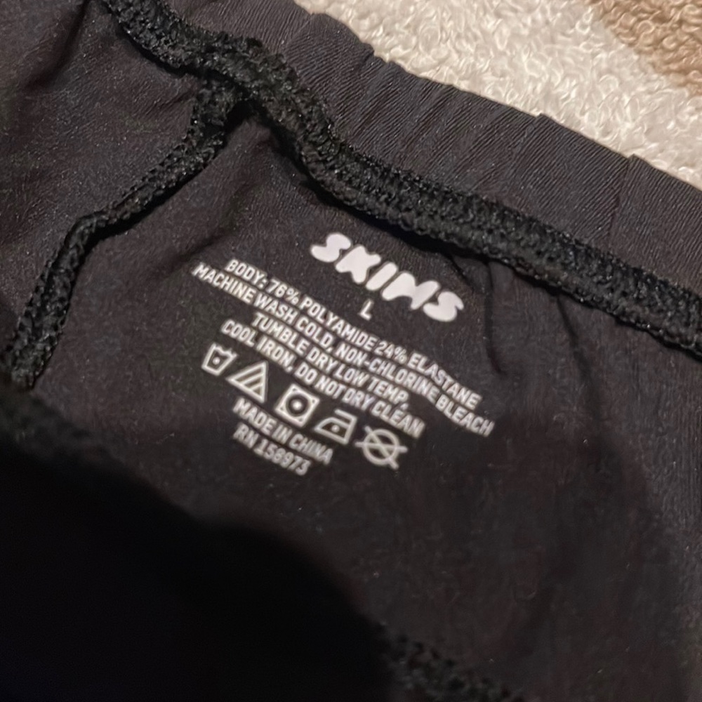 SKIMS lightweight leggings/tights